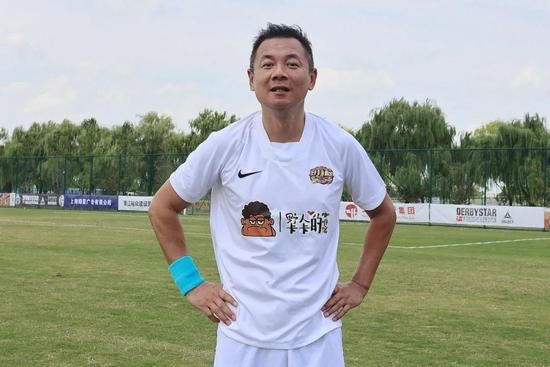 由于格列兹曼与莫拉塔组成的锋线组合状态火热，所以马竞本赛季在双线作战环境中也显得游刃有余，格列兹曼不仅能够较好的梳理球队的进攻方向，凭借着飘忽的无球跑动还有较强的机会把握能力，已然成为了马竞的首席前锋。
